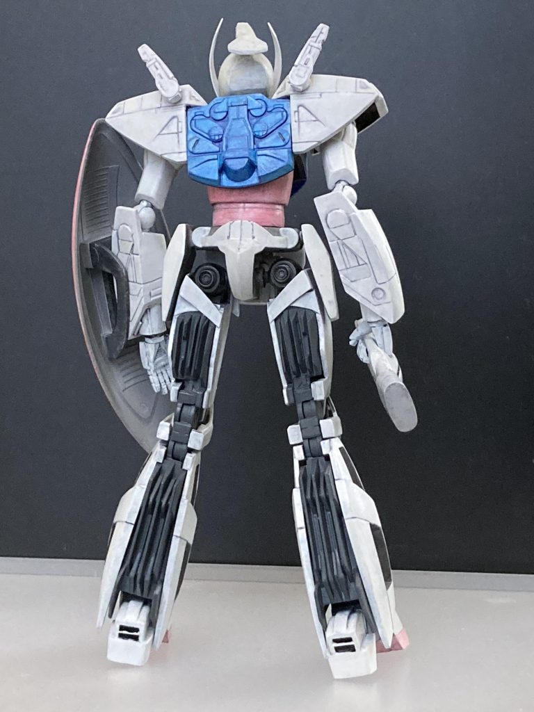 腕の付け根と足首の付け根以外は関節をアフターパーツに変えています。頭部はターンX形状に少し改造してます。髭の曲げ具合も。