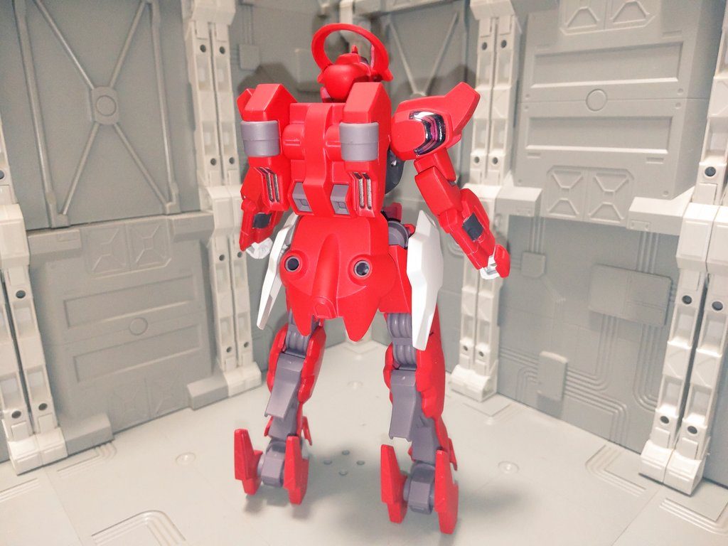 ガーディアン無しでバックショット。バックパックスラスター部の部分塗装がワンポイント