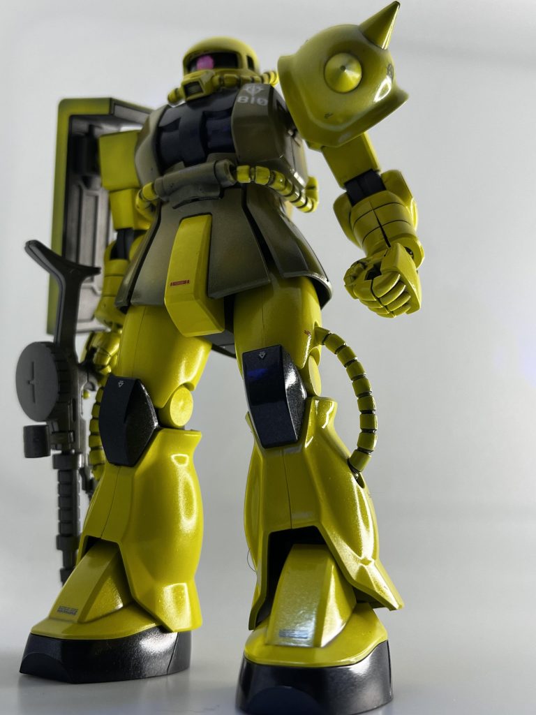 黄色にとてもうるさく、クレオスのC4イエローが気に入り全体的にC4イエローで塗装。エコプラはもともと黄色なので下地を白にしました。