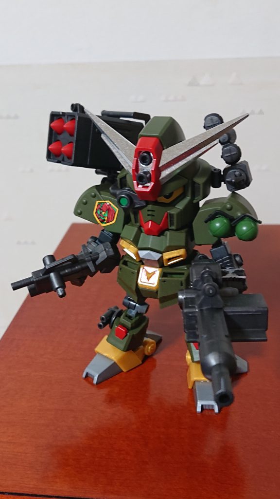 斜め上から👀整形色のグリーンの部分を缶スプレーで塗装( ・∀・)ｒ鹵~＜≪巛;ﾟДﾟ)ﾉトップコートはつや消しで仕上げてます☀️