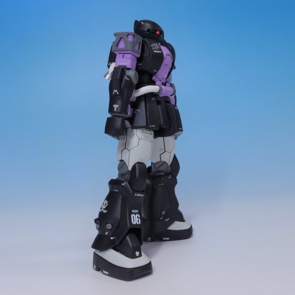 デカールは多め、派手目に。