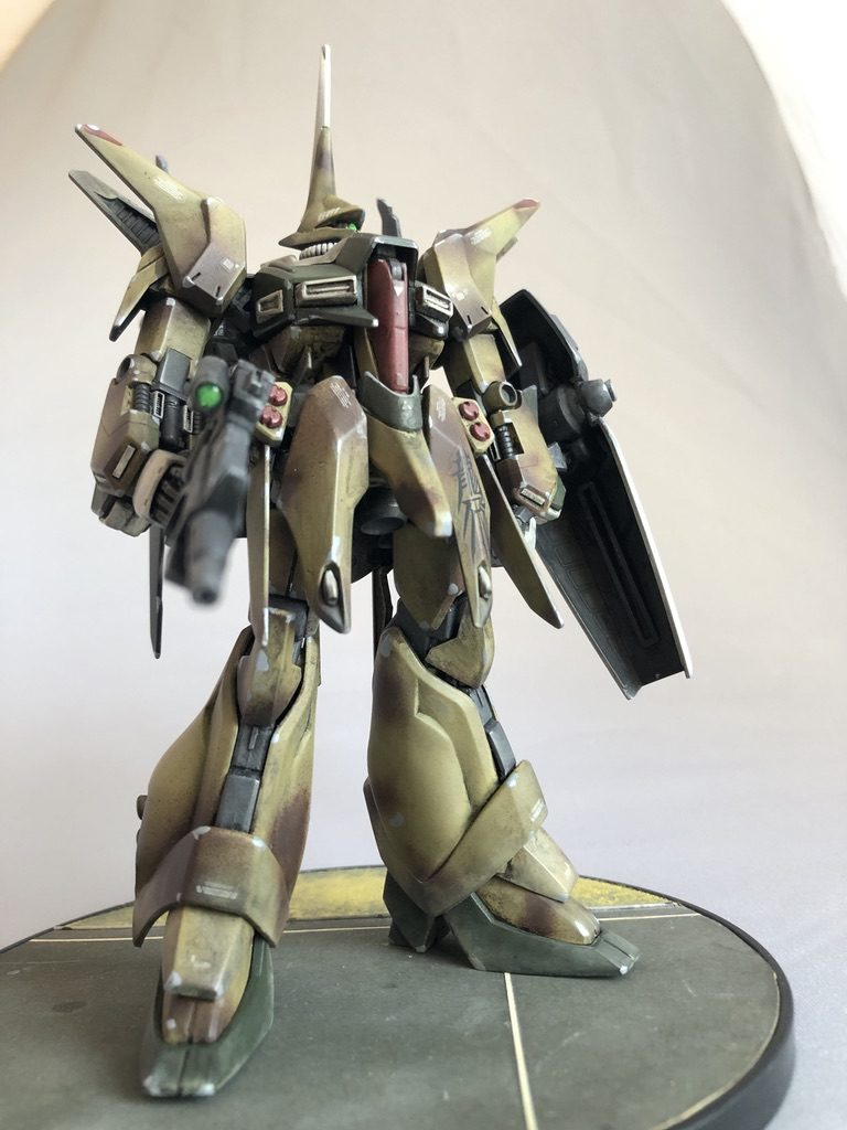 いざ作業してみると、頭部とフロント&リアスカート以外は「可変機ガンダム」のデザイン言語で構成されてるなー、と改めて感じました。