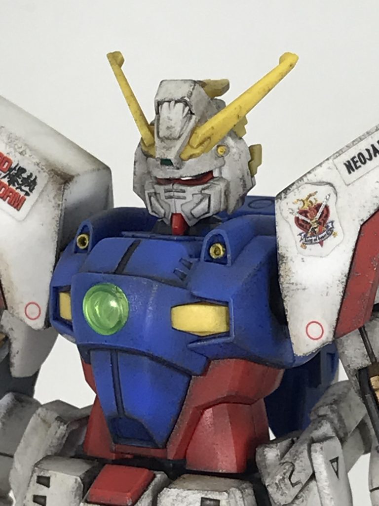 シャイニングガンダムって個人的にあまりお顔が好みじゃないのですよね…そうそう、前回と前々回のモーメントのアンケート、沢山の投票ありがとうございます🙇上4つしか投票できない不具合も、運営様が迅速に修正してくれたようですね…ありがたや😃という事で投票が多かった2体をまずは汚そうと思います