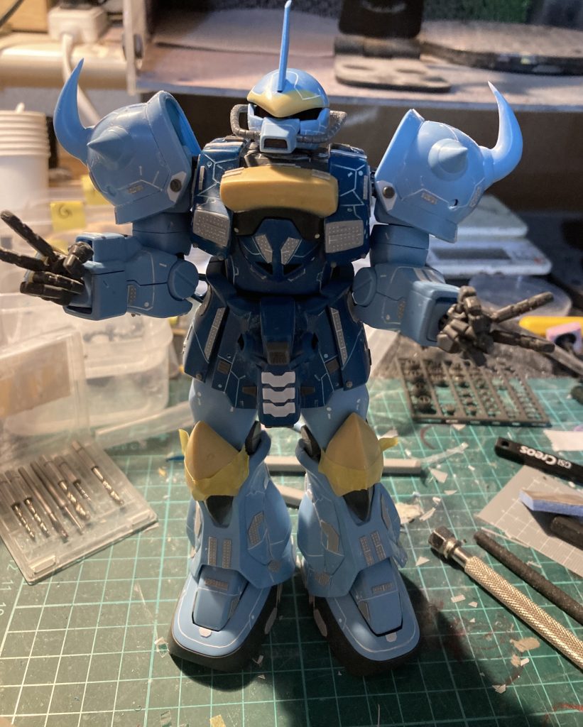 エモーショナルマニュピレーターはカッコイイんですが、ポロリが酷いですね。また手甲とサイズが合わなかったので、削ったりしてパテで付けてます。