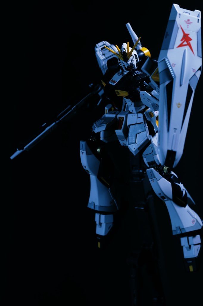 工作がヘタクソでも様になってるのはやはりνガンダムの持つカッチョ良さに助けられてるとしみじみ思いました😅