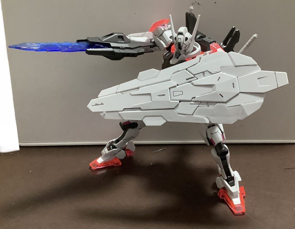 ビームソードもカッコいいですね。ルブリスデザインした人天才か？