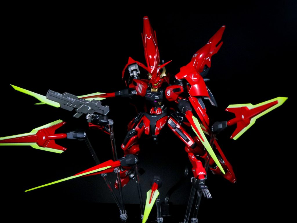 ジャベリンアンビカー&ブレードアンビカーアンビカーの改良型。ブレードアンビカーは実体剣とビームサーベル両方の機能を持つ。 ダリルバルデと同様に腕部の換装も可能。