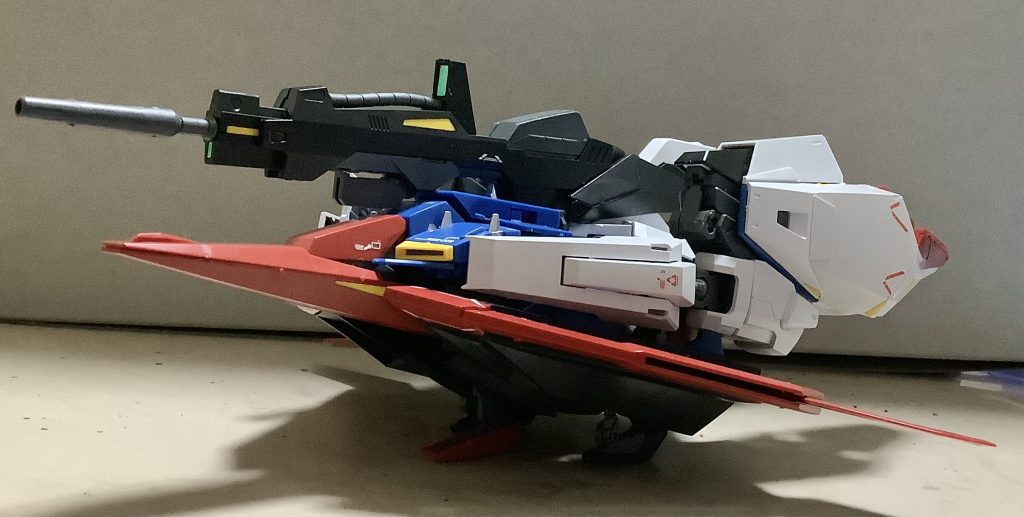 ウェイブライダー形態ランディングギアが差し替えなしで収納できるっていうのがいいですね｡写真が少ないですがこれ以上動かすのは怖いのでこれで終わりにします｡追記2023/12/04 朝起きたら足もげてました( ；∀；)