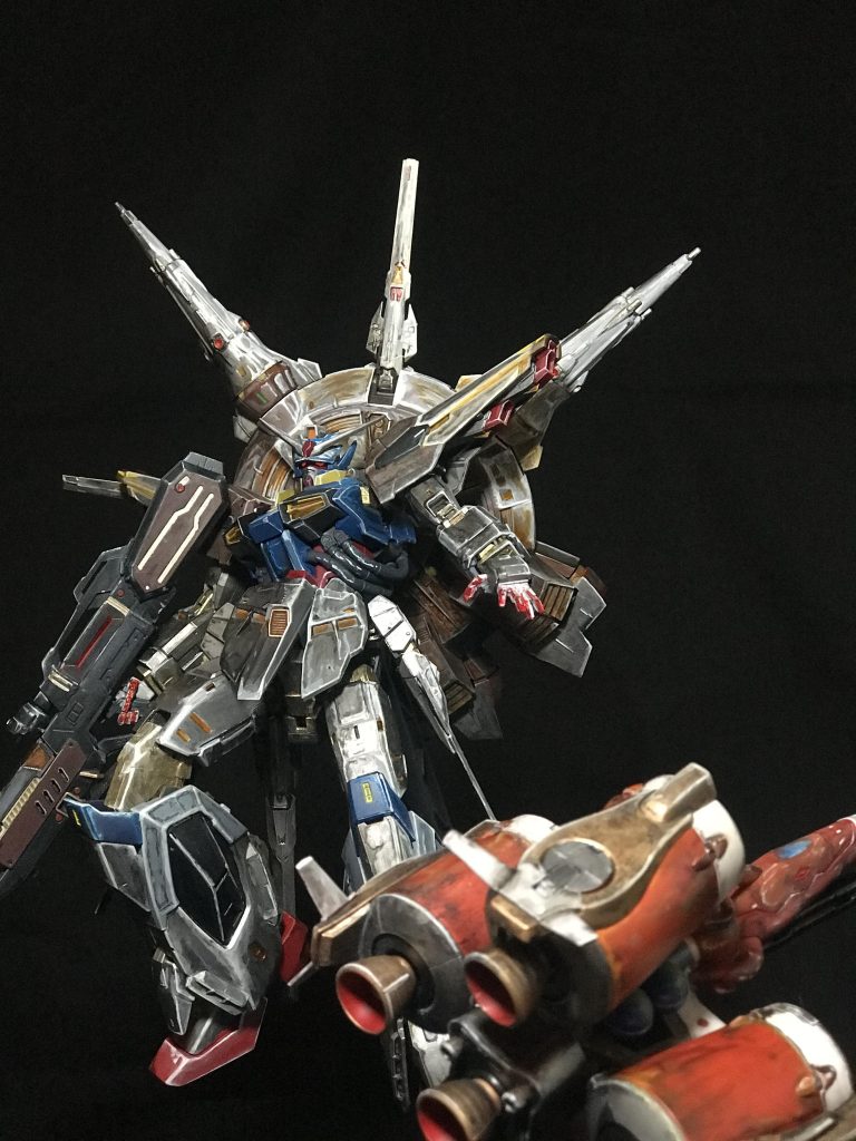 血塗られた手はクルーゼの呪われた運命を表現。