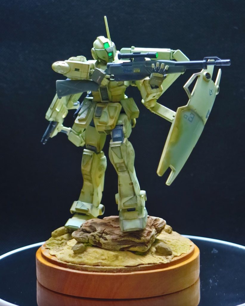 狙撃体勢。グリーン部分は全て蛍光塗料&ブラックライト で光らせています。