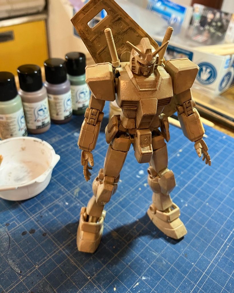 ウェザリング前塗装はvicカラー、ウェザリングもvicカラーによるドライブラシですエッジを際立たせようとベージュ系を色差しをしましたが写真だと分からないですね。゚(゚´Д`゚)゚。