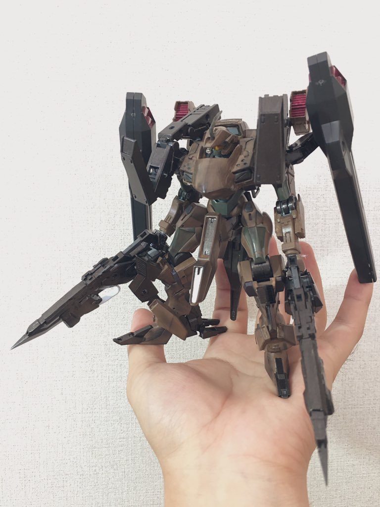 肩が寂しいザウォートですがちょうどよく3ミリの穴が空いているため自作の可動ジョイントパーツを使用して様々なオプションに換装できます。