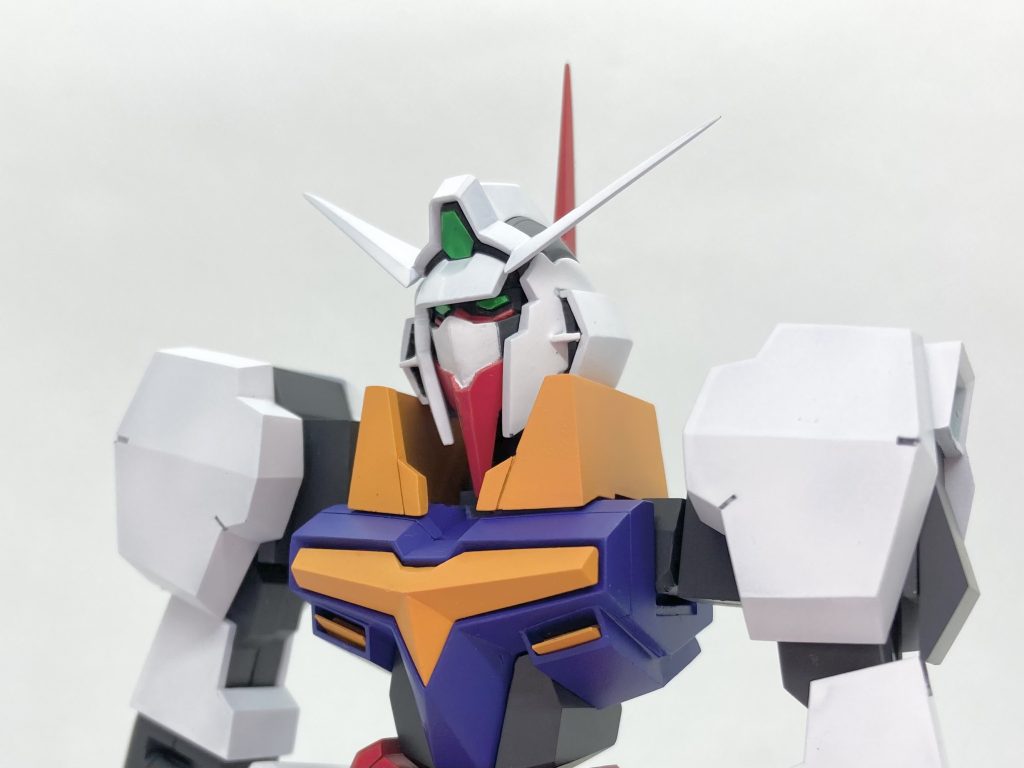 特徴的なマスク、トサカも再現しています。