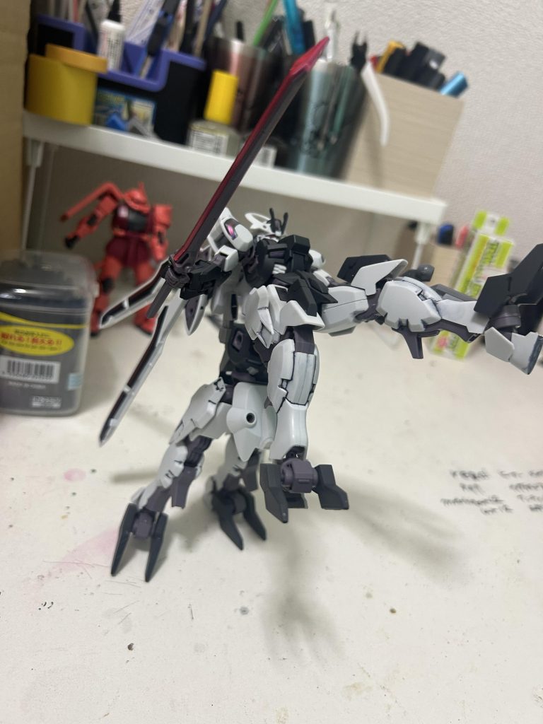 一応バランスは取りづらいのですが、頑張ればこのように前足で相手を蹴り上げるような、馬のようなポージングも取れました。