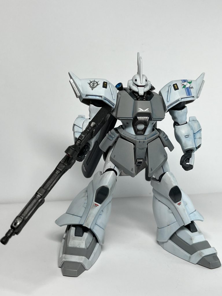 頭部アンテナの鋭角化と、首を1mm延長してアゴを引けるようにしました。