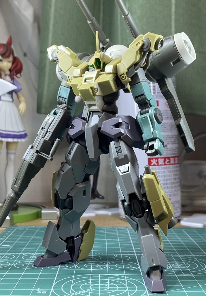 塗装前腕はディランザのものを使用し、拳は30MMのオプション拳パーツを採用しました。