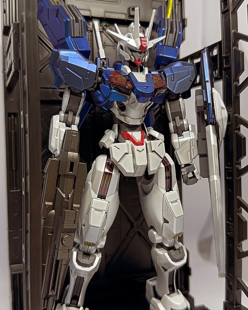 ダイソーで売っていたディスプレイベースに格納110円でこのクオリティは凄いですね。