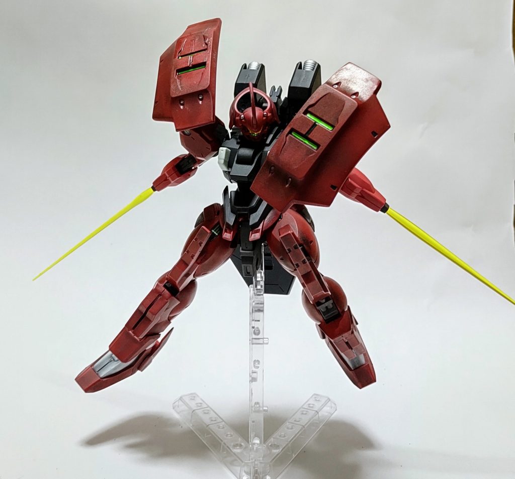 イーシュヴァラとアンビカー装備状態。アンビカーは全面に展開可能、ビームカラーは黄色に変更。