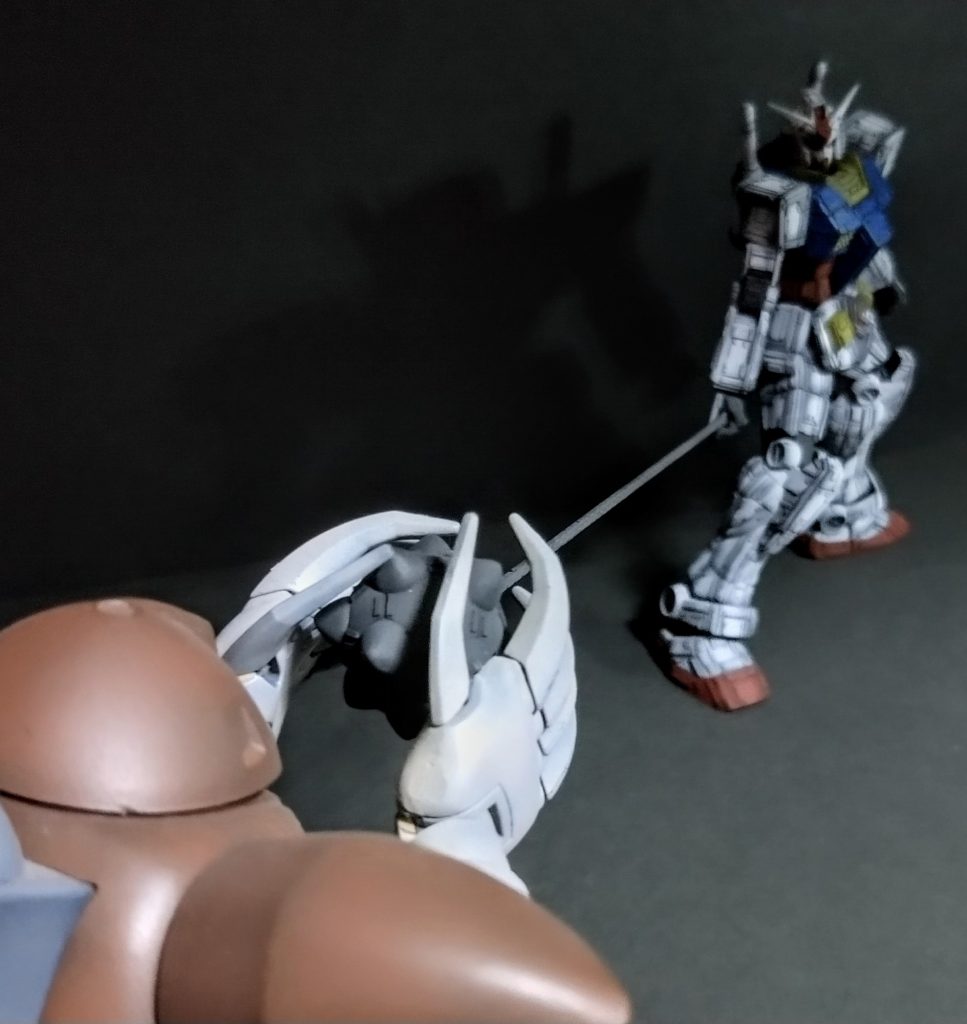 今回のキットはライトパッケージで付属品が無い為、意外性のある武器を考えたらやはりこのシーンと思い過去作のゴッグさんにも手伝って貰いました😊