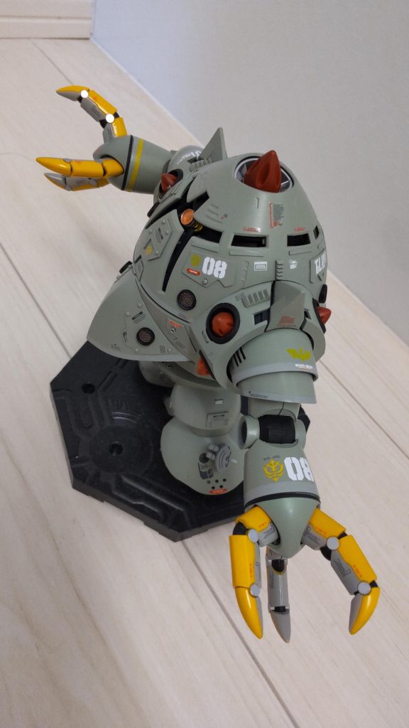 左足にはジャンクパーツ