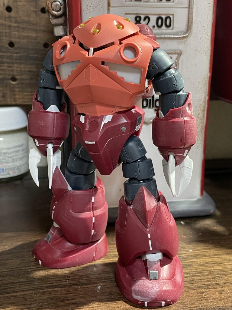 改造具合はこんな感じ。今回は塗装とウェザリングを楽しみたかったので、あまり大きな改造はせずサクッと仕上げ。そういえば元々はシャア専用でした‥まぁ、塗装してしまえば成型色とかどうでもいいです。