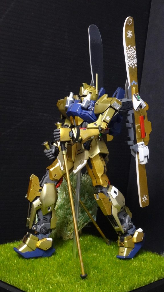 奥信濃100式とは、長野県の木島平村を中心に、夏はトレイルラン、冬はスキーをアクティビティとするアスリートMSという設定のもと、今回は以下のイメージで作成しました誰が見ても、百式と認識できること(改造しすぎて、百式から逸脱しないこと)トレイルランの要素を盛り込むことスキーの要素を盛り込むこと