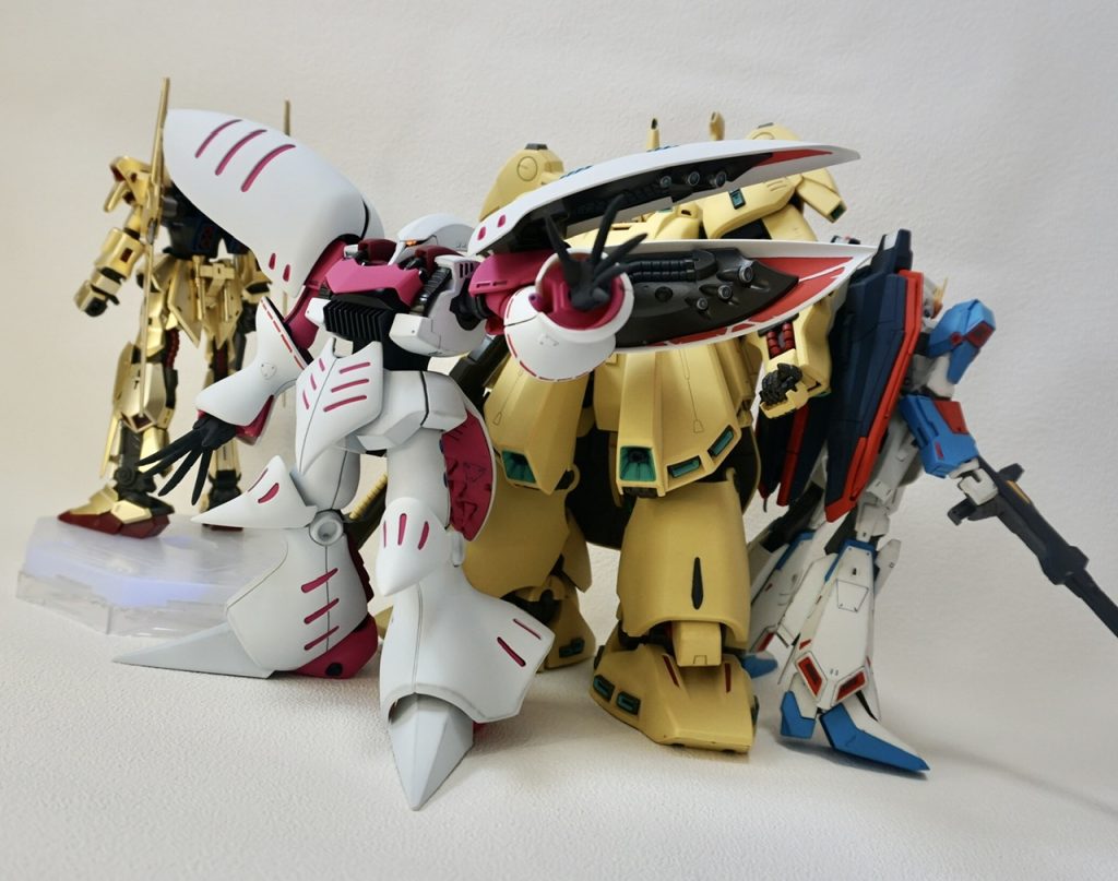 キュベレイが前だと他の方は顔見えず。百式は相変わらず素組み。