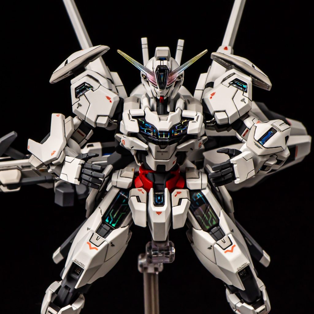 シェルユニットのシールはホログラムシートで作り直してます角度によって虹色に光りますが画像だとよくわからんですね。各部センサーも合わせるように偏光シールに変えました（ミラージュグリーンシール）