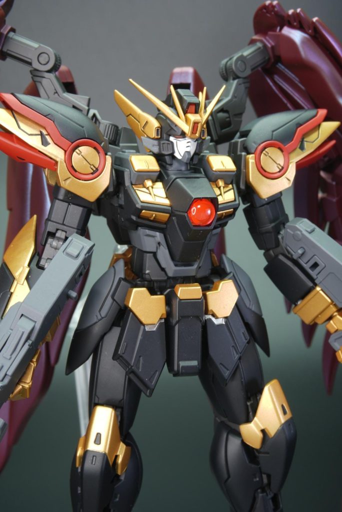 メインカラーの黒色部分は少し青を混ぜて紺色チックにしています。金色はスターブライトゴールドです。