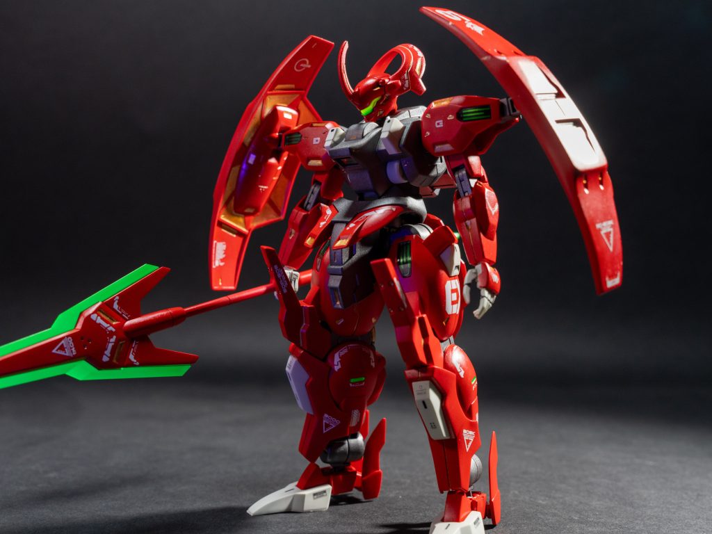 今回の装飾ですが・デカール貼りの練習をしたい・水性塗料のマジックリンふき取りを試したい(後述)・悪役機コンテストが開催されたらしいということで、このようにしてみました。