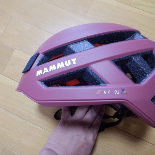 登山用のヘルメットを購入したのでちょっとAE用にしてみました。この色なら本当はジオンが良かったけどいいシールが無かったので、福岡のFF作業員用としてみました。（3枚目）