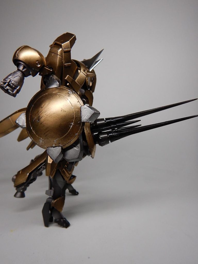 シールドにスパイク追加。左右で少し変化させました。2連スピアは格闘用ではなく射出武器という設定で。