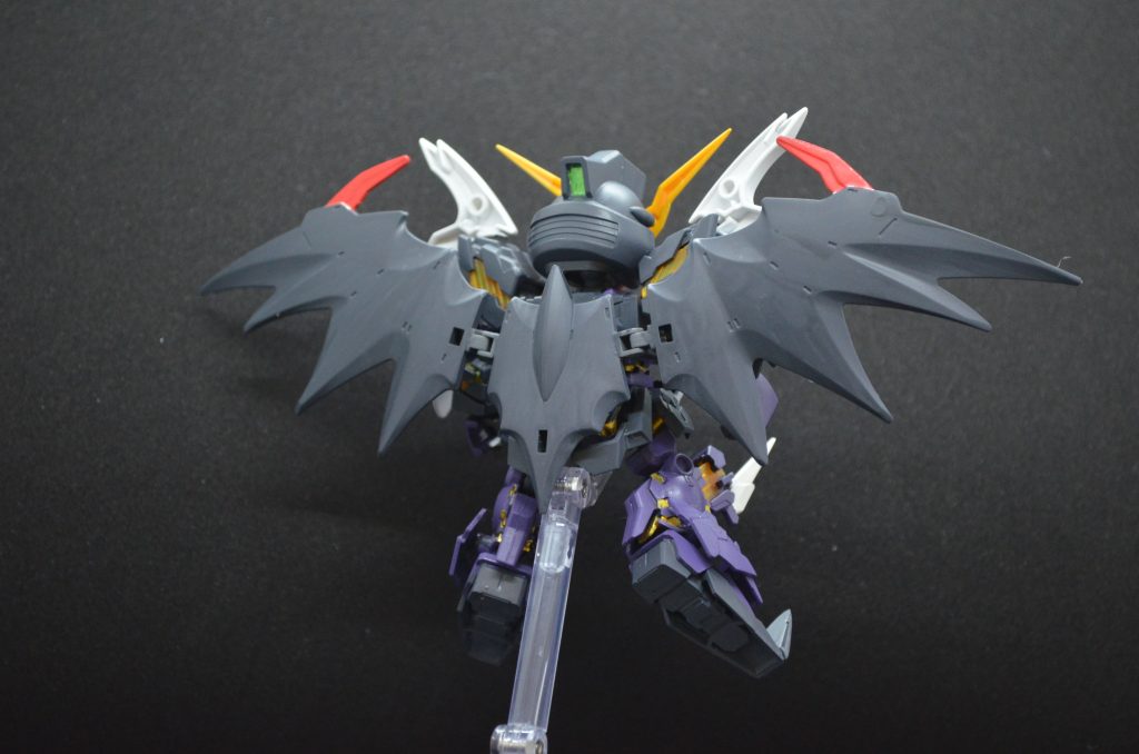 武器無しバックショット。翼可動用ヒンジがちょっと目立つかな・・・。