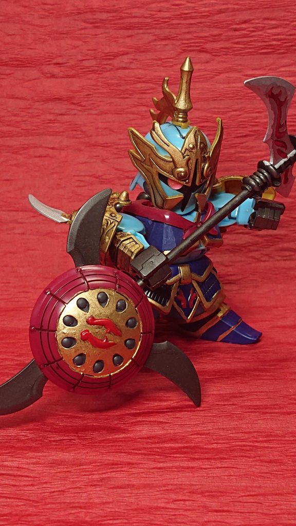 盾と鎌を組み合わせて必殺技の「鋭牙激情斬」再現やはりSDはこういった名前のセンスが最高ですね。筆塗りでちまちま塗り分けたキットなので、今見るとムラやはみだしがひどいですが、学生時代最後の時期に触っていたキットなので思い入れが深いキットになりました。