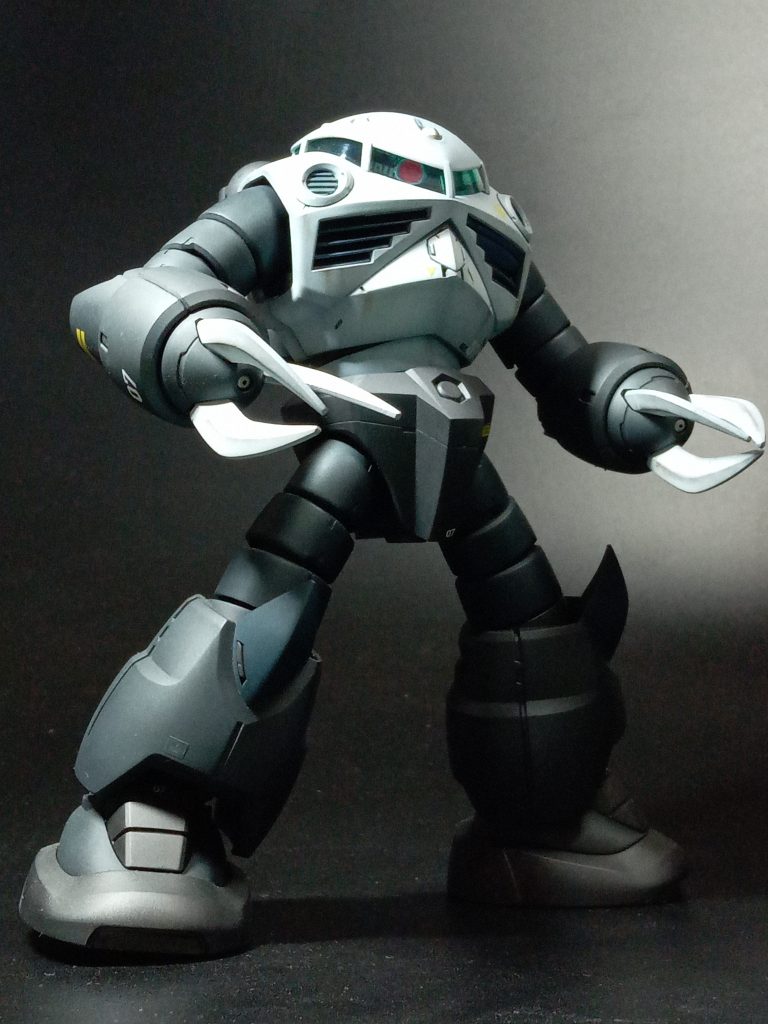 配色はボディー、腕、アイアンネイルや膝下など、それぞれに同じメタリック系の青を混ぜてます。一見、違う色に見えていますが、なんとなく統一感のある色合いにしたくて塗ってみました。