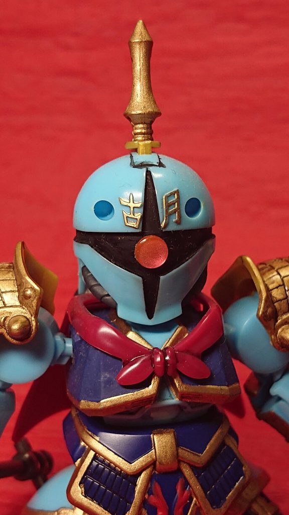 兜（？）を外して。モノアイはHアイズで裏にシルバーを塗り、接着力を落とした両面テープで位置を変えられるようにしてました。このころお決まりの額の文字も頑張って塗り分けしてますね（笑）