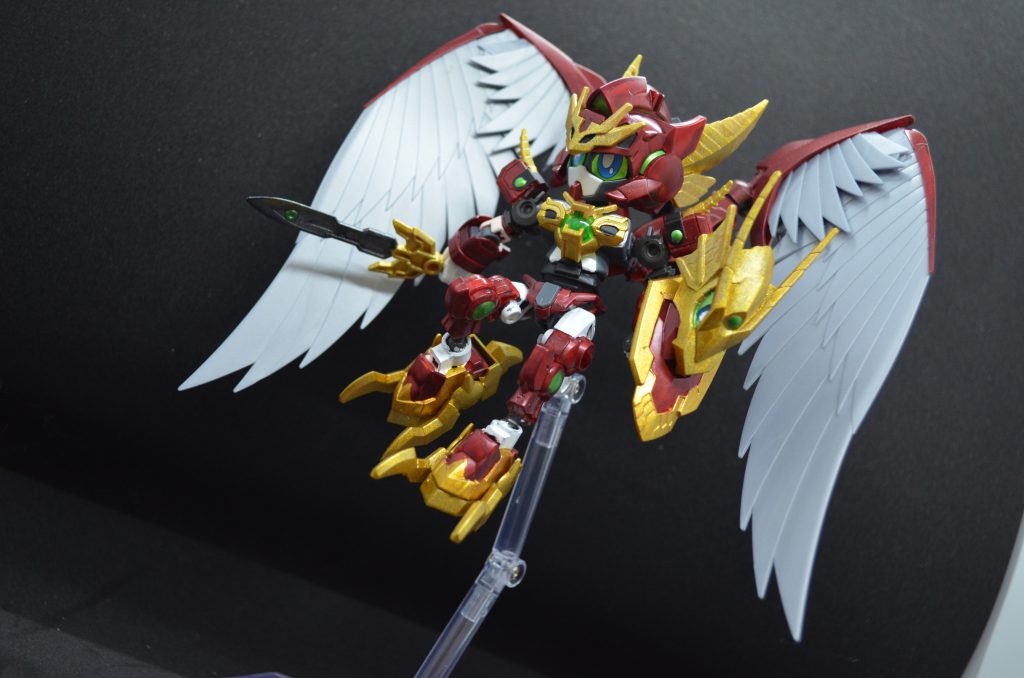 羽はボールジョイントや軸ジョイントで柔軟に動きます。