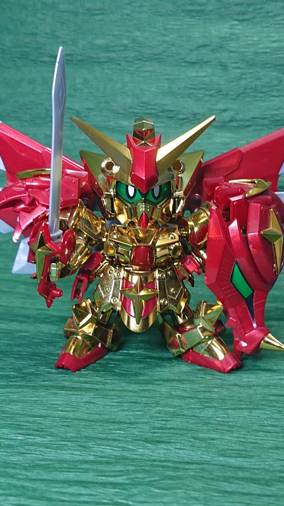 BB戦士 No.400というメモリアルなキットですね。ほぼほぼ全身金メッキで神々しいキットです。メッキ剥げが怖くて墨入れもできず・・・シール＋ストレート組みです。