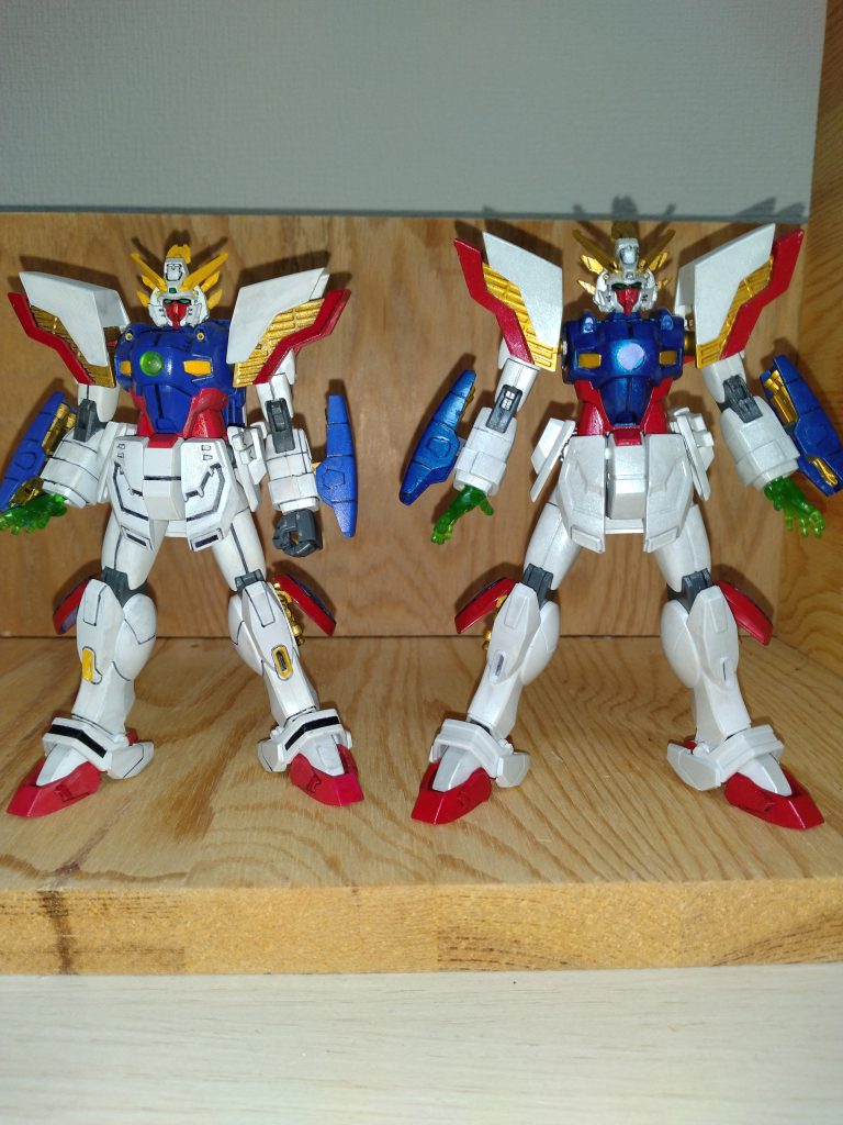 前作と並べてみました。前作は金のデカールを剥がしているのと、今回作った作品はまだスミ入れしてません。