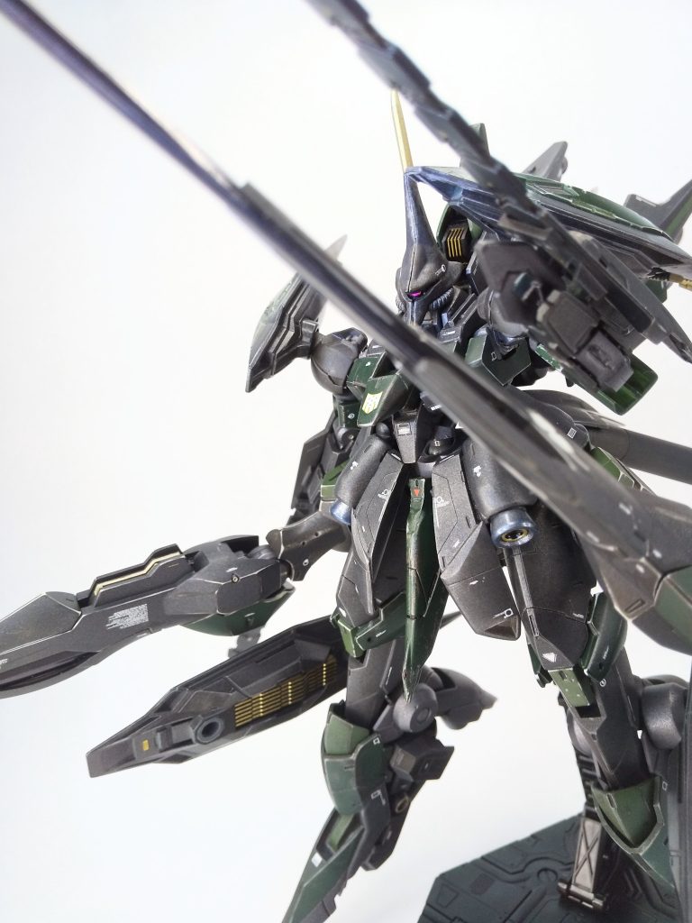 バウヘッドもあります。モノアイはいつもやってる手芸用スワロフスキー。