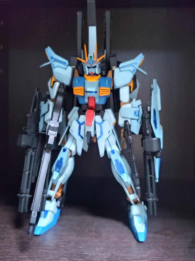 全体像です!サイコ・フレームの表現をガンダムマーカーでわざとムラを残して塗ってみたのですが…失敗ですね〜(⁠´⁠；⁠ω⁠；⁠｀⁠)今見るとただ雑な感じｗ光の表現方法勉強しなおします（メタリックブルーのとこです）