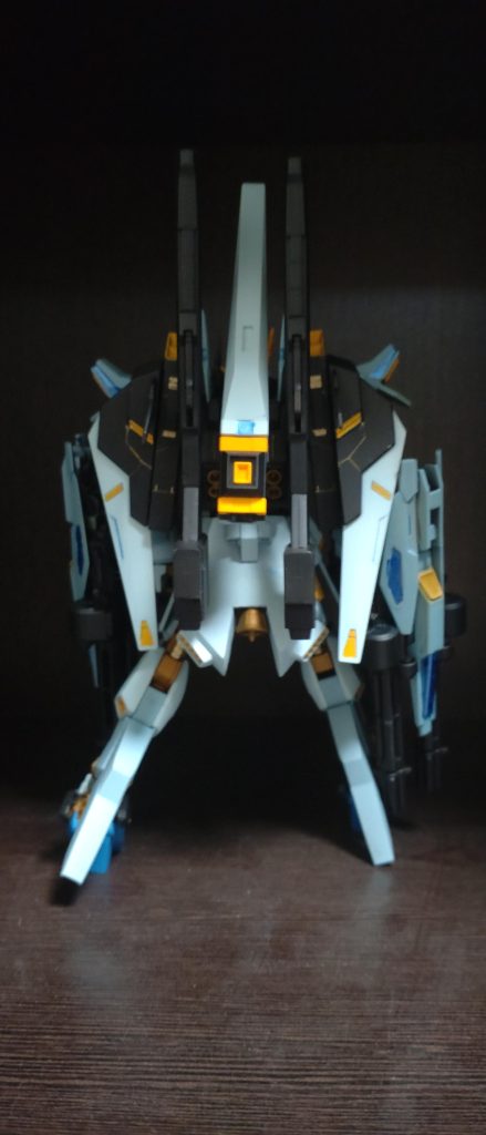 実験検証用なのでフル装備、背中にνガンダムのフィン・ファンネル1基装備しております(｀･ω･´)ゞ