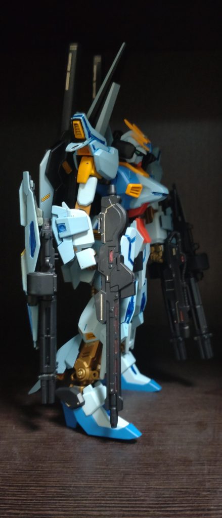 腕にはユニコーンガンダムのビームマシンガン装備しております(｀･ω･´)ゞ