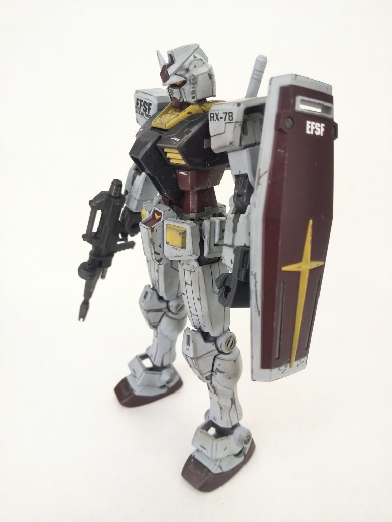 シールドにズゴックの粒子砲を受けた被弾痕つけようと思ってたの忘れてるわ…(ーー;)