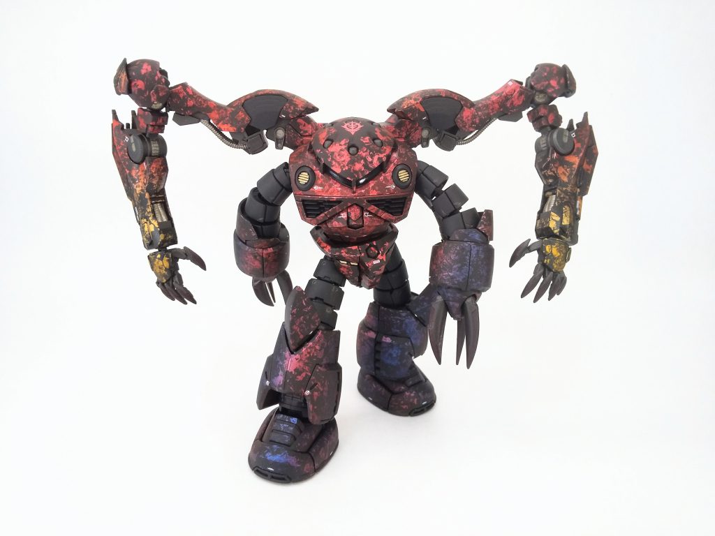 というわけで、禍々しさと美しさの競演を目指した “紅いヤツ” です。