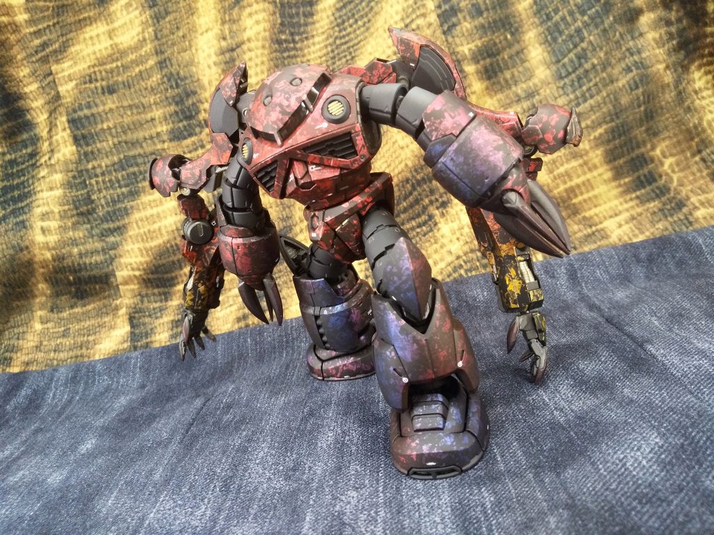 「紅いモビルスーツ…?!」