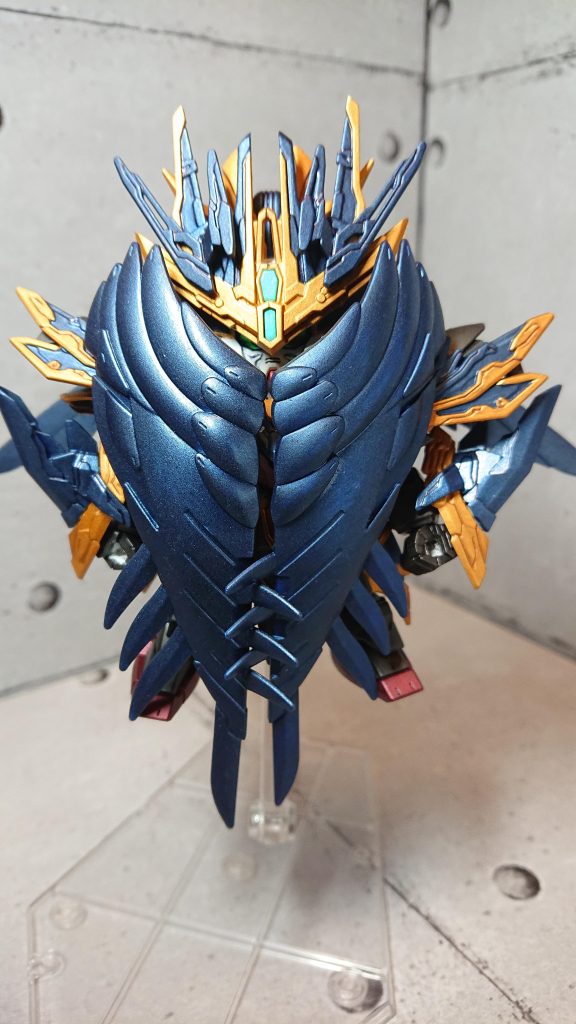 翼を閉じた姿も再現出来ます。