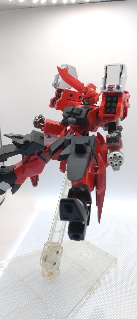 基本的に武器を持たせないので平手と握り拳のみ。足というかスネはそのままだと寂しく感じたのでういにんぐふみなのパーツをくっつけました。