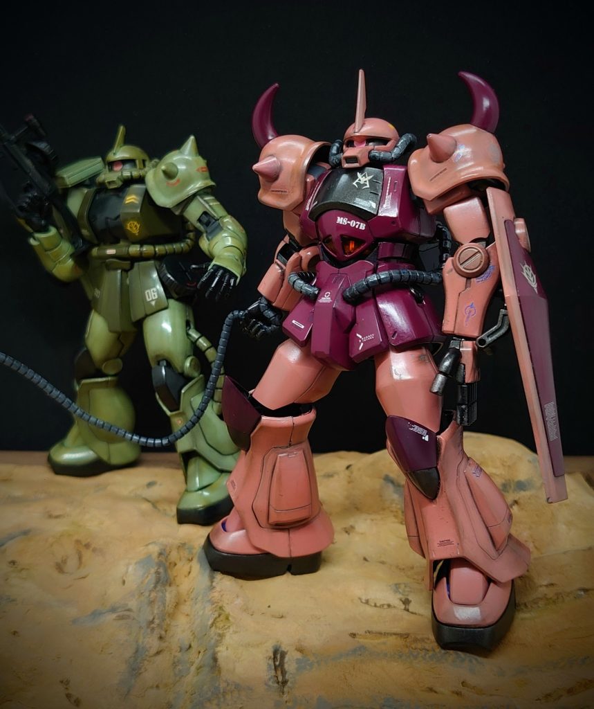 ザクREVIVE版と並べて見ました