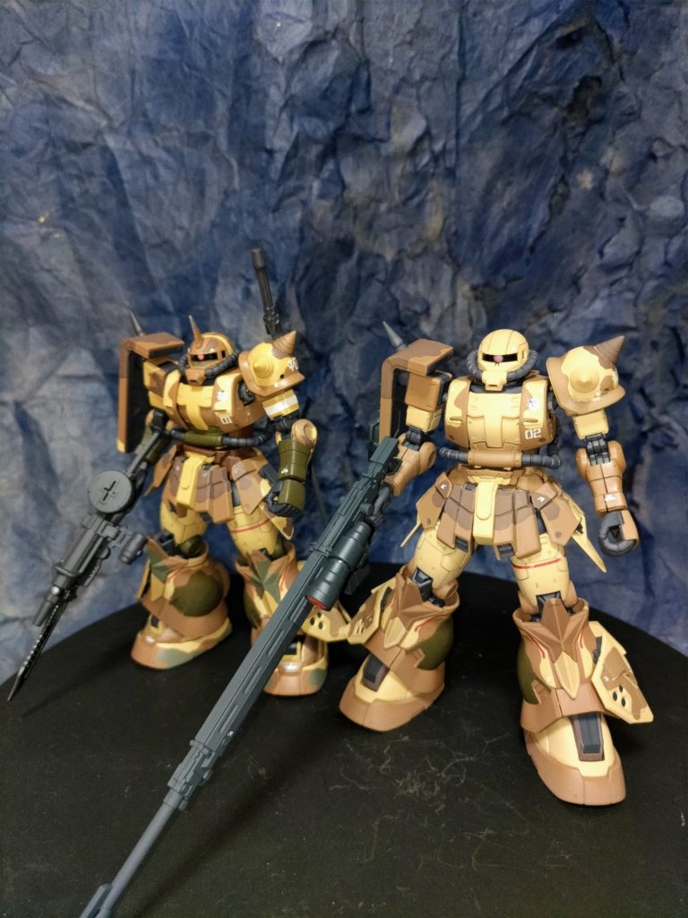 地上用高機動型ザクエグバ機とツーショット